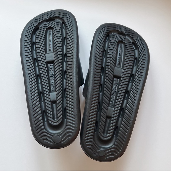 NEW ☁️ THE CLOUDIES™ MULES cloud slippers / sandals in black. Size 5.5 - Picture 3 of 6